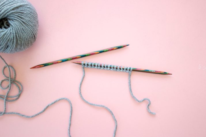 Kostenlose Strickanleitung Stirnband mit Twist