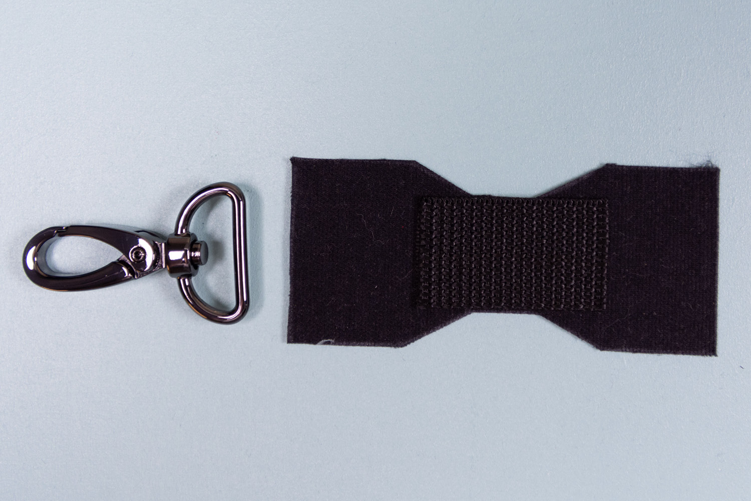 Gurtband-Einfassung mit Karabiner nähen – Anleitung kostenlos