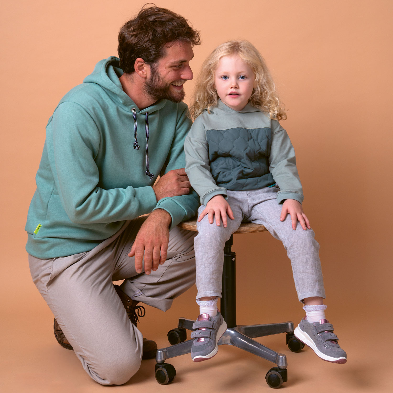 Kostenloses Schnittmuster: Kinderhoodie Matti