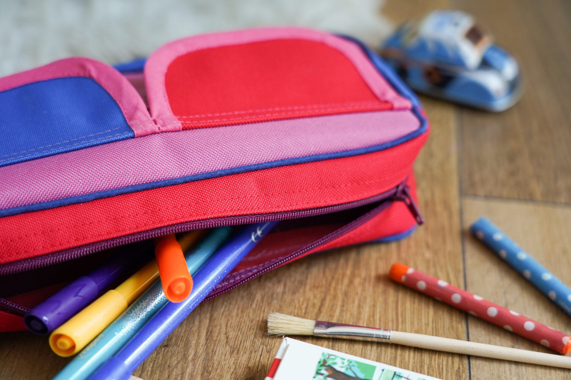 Kostenloses Schnittmuster: Retro-Federtasche